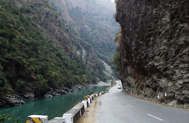 Day 02: Drive from Shimla to Manali  (250 km-09 hours)